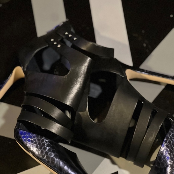 BCBGeneration Snakeskin Pointed Heels- Strappy Zipper Back Pumps 8.5 Black/Blue - Picture 14 of 15